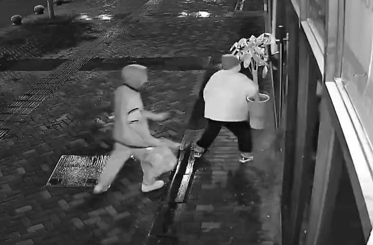 煙酒超市手機(jī)店暴力入室盜竊頻發(fā)，AI智能安防系統(tǒng)應(yīng)如何應(yīng)對