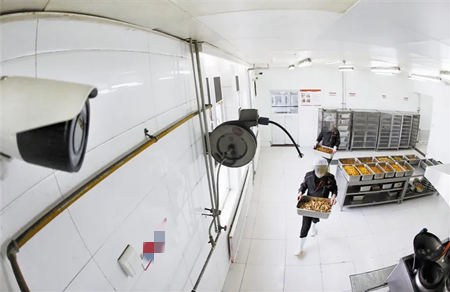 AI視頻聯(lián)網(wǎng)報(bào)警系統(tǒng)，如何解決學(xué)校食堂的食品安全問題