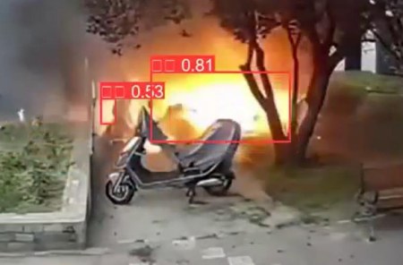 隨著科技的不斷進(jìn)步，AI人工智能已經(jīng)深入到生活的方方面面，特別是在安全監(jiān)控領(lǐng)域，AI視頻監(jiān)控已經(jīng)成為保障公共安全的重要手段。今天，我們將重點(diǎn)探討AI視頻監(jiān)控與火焰識(shí)別算法如何共同守護(hù)我們的安全，開啟智能防控新篇章。  AI視頻監(jiān)控具有強(qiáng)大的智能分析和處理能力，能夠?qū)崿F(xiàn)對(duì)監(jiān)控區(qū)域的實(shí)時(shí)監(jiān)控、目標(biāo)識(shí)別、行為分析等功能。而火焰識(shí)別算法則是AI視頻監(jiān)控的重要應(yīng)用之一，通過對(duì)監(jiān)控畫面中的火焰特征進(jìn)行識(shí)別和分析，及時(shí)發(fā)現(xiàn)火情，為滅火救援爭(zhēng)取寶貴時(shí)間。  火焰識(shí)別算法采用了先進(jìn)的計(jì)算機(jī)視覺技術(shù)和深度學(xué)習(xí)算法，能夠在復(fù)雜的監(jiān)控畫面中準(zhǔn)確識(shí)別火焰特征。一旦檢測(cè)到火焰，系統(tǒng)會(huì)立即觸發(fā)報(bào)警，將火情信息實(shí)時(shí)推送給相關(guān)人員，實(shí)現(xiàn)快速響應(yīng)。  除了火災(zāi)防控，AI視頻監(jiān)控和火焰識(shí)別算法在工業(yè)生產(chǎn)、森林防火、古建筑保護(hù)等領(lǐng)域也具有廣泛應(yīng)用。它們不僅可以提高安全監(jiān)控的效率和準(zhǔn)確性，還能有效降低人力成本，實(shí)現(xiàn)智能化、自動(dòng)化的安全管理。  總之，AI視頻監(jiān)控與火焰識(shí)別算法的結(jié)合，為公共安全防控帶來了革命性的變革。未來，隨著技術(shù)的不斷創(chuàng)新和完善，AI視頻監(jiān)控將在更多領(lǐng)域發(fā)揮重要作用，為我們的生活和工作提供更加安全、便捷的環(huán)境。