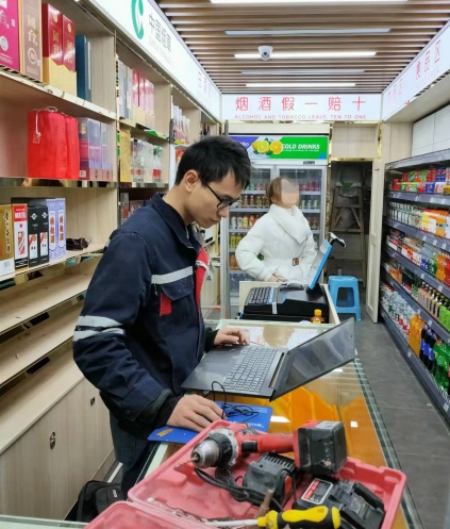 聯(lián)網(wǎng)防盜報警系統(tǒng)方案以高效、智能、便捷為特點，廣泛應用于家庭、商鋪、工廠等各類場所，為您提供全方位的安全保障。